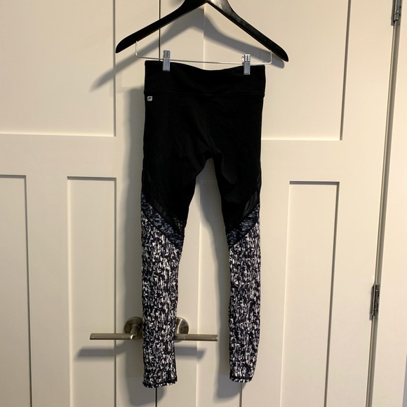 Fabletics Mid-Rise Mesh Power-hold Leggings - Picture 9 of 10